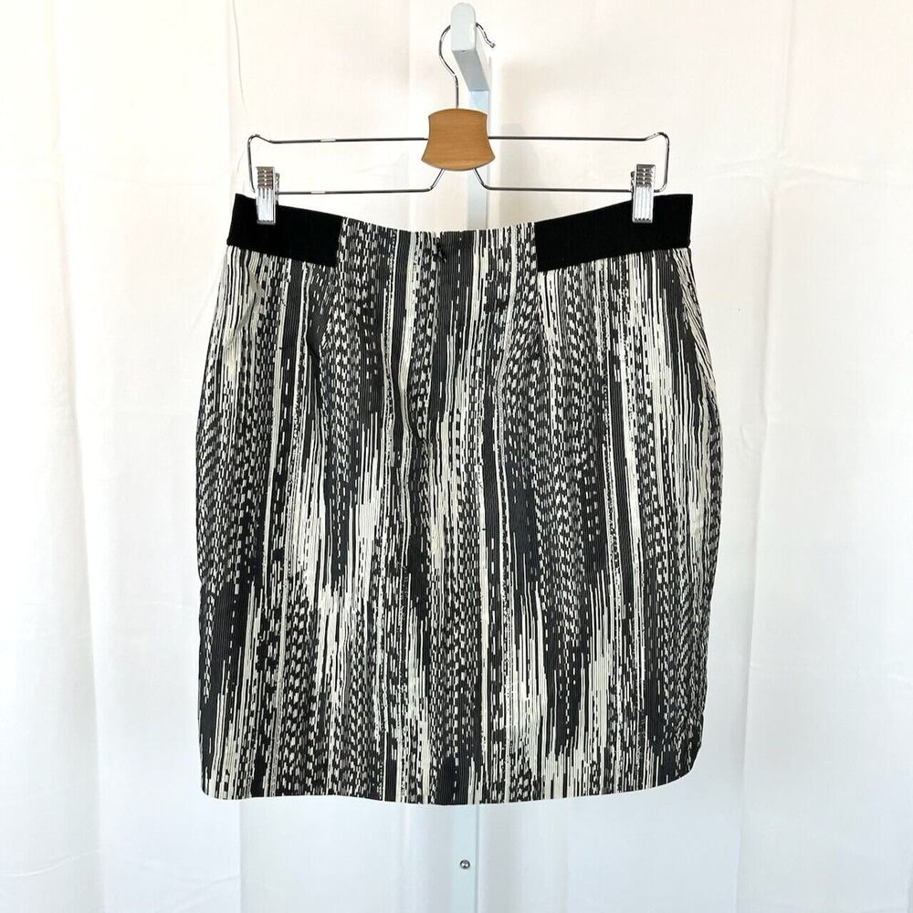 ANN TAYLOR 12 Textured Shimmer Straight Skirt Above Knee Back Zip Black White - Picture 3 of 5